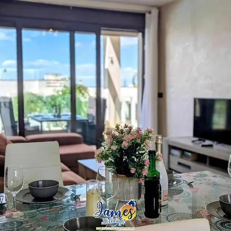Apartment Sunny 2 Bed Retreat With Pool View Lb86 Torrevieja