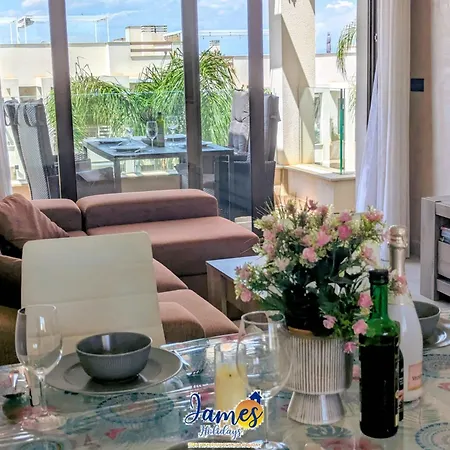 Apartment Sunny 2 Bed Retreat With Pool View Lb86 *