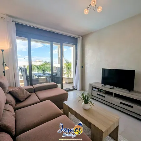 Sunny 2 Bed Retreat With Pool View Lb86