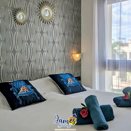 Apartment Sunny 2 Bed Retreat With Pool View Lb86 Torrevieja