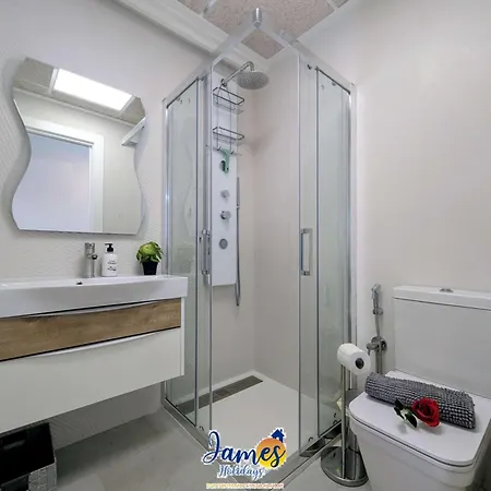 Sunny 2 Bed Retreat With Pool View Lb86 *