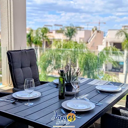 Sunny 2 Bed Retreat With Pool View Lb86 Apartment